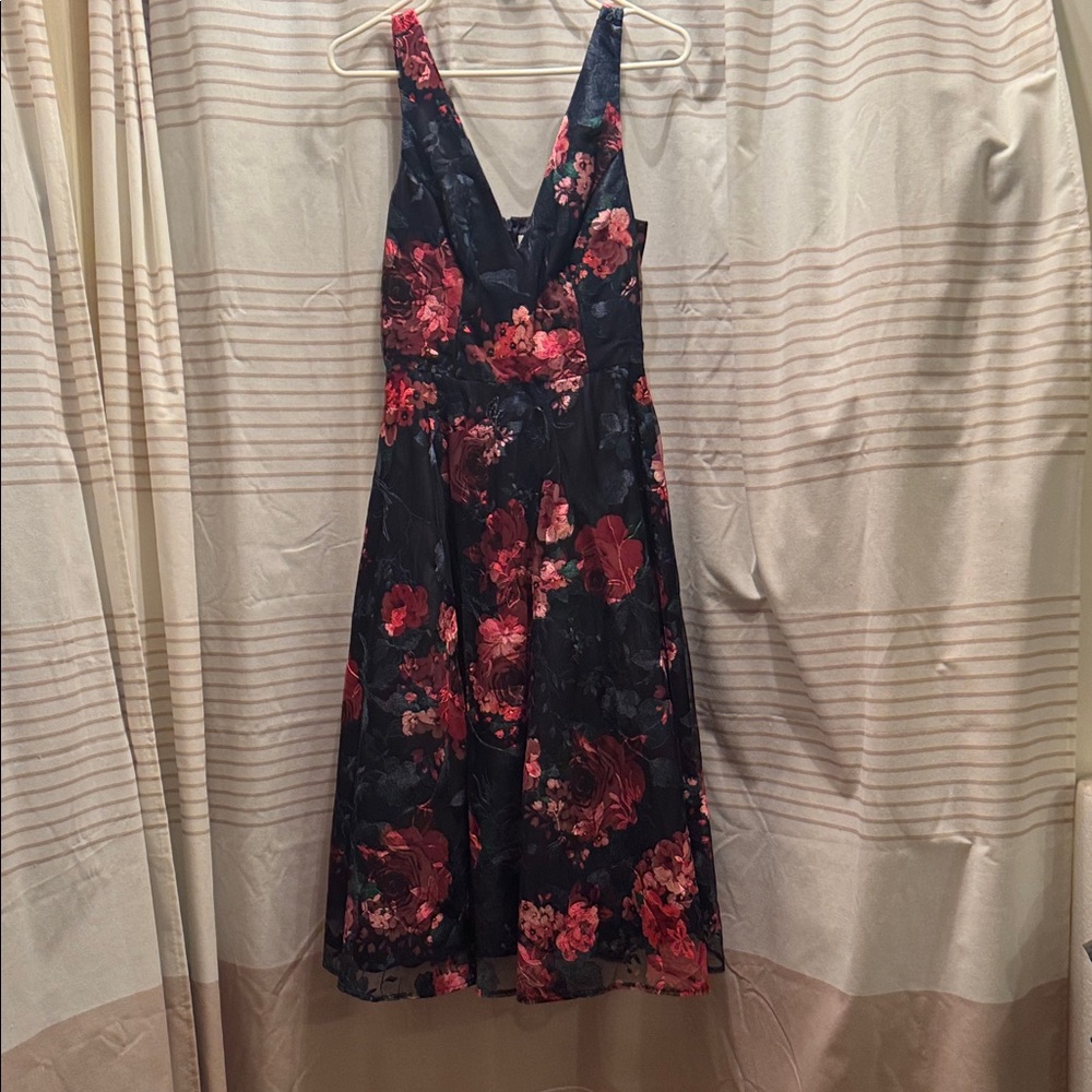 Classy cocktail dress!  Floral V-Neck Dress - Navy and Red